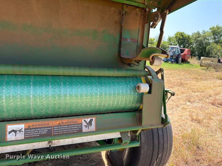image for item EW8629 2007 John Deere 568 Megawide Plus round baler