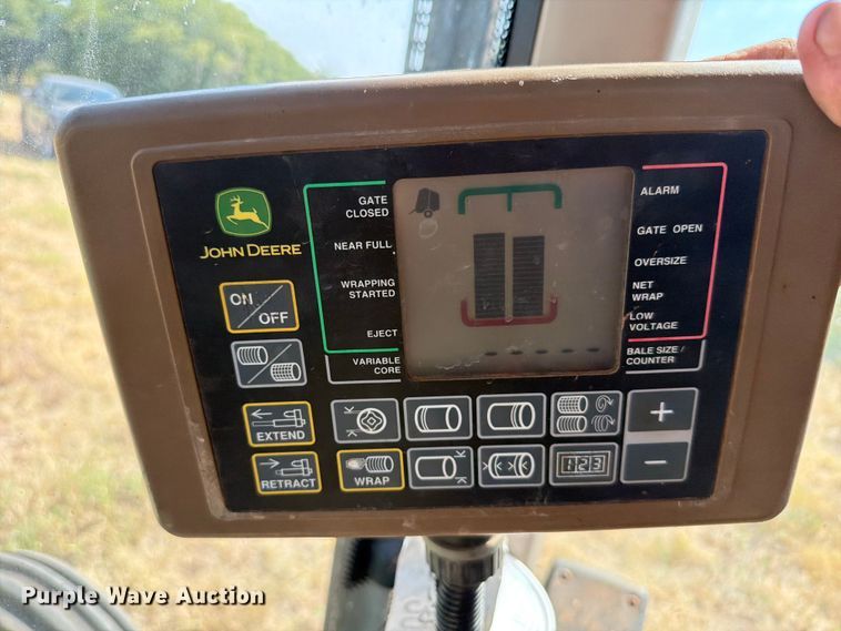 image for item EW8629 2007 John Deere 568 Megawide Plus round baler