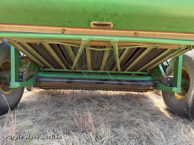 image for item EW8629 2007 John Deere 568 Megawide Plus round baler