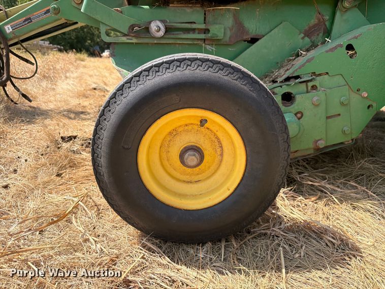 image for item EW8629 2007 John Deere 568 Megawide Plus round baler