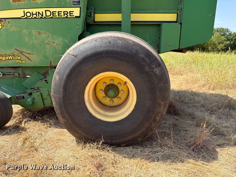 image for item EW8629 2007 John Deere 568 Megawide Plus round baler