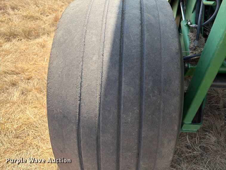 image for item EW8629 2007 John Deere 568 Megawide Plus round baler