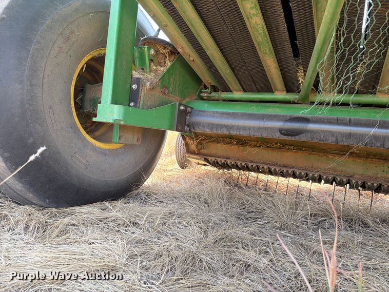image for item EW8629 2007 John Deere 568 Megawide Plus round baler