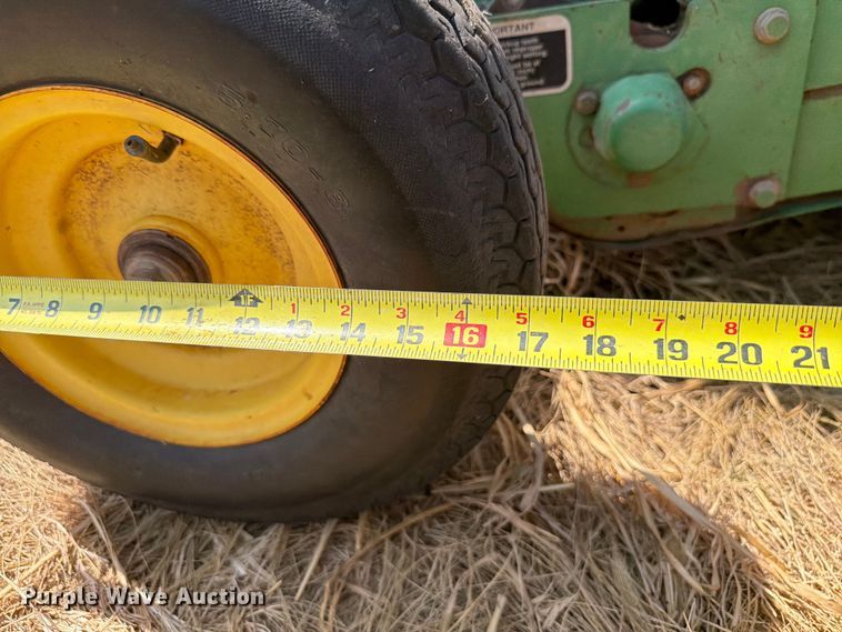 image for item EW8629 2007 John Deere 568 Megawide Plus round baler
