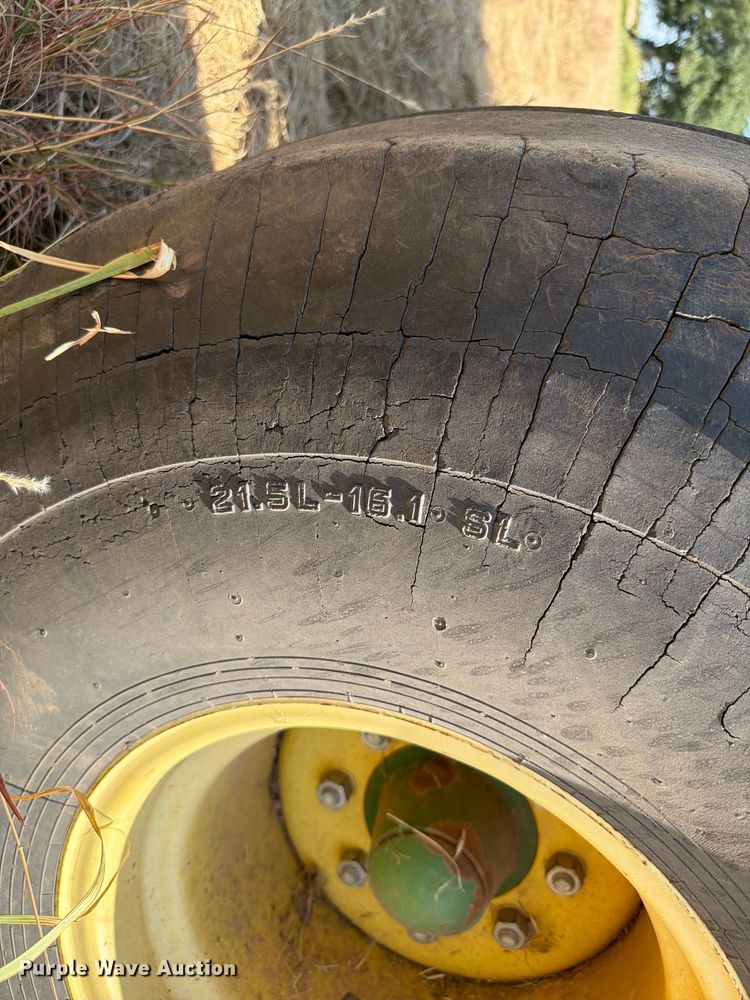 image for item EW8629 2007 John Deere 568 Megawide Plus round baler