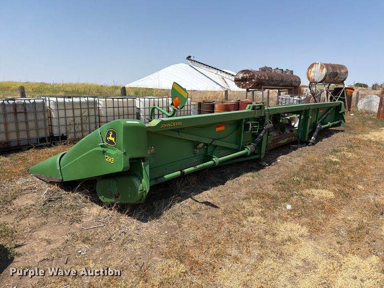 image for item EW8647 2005 John Deere 1293 corn head