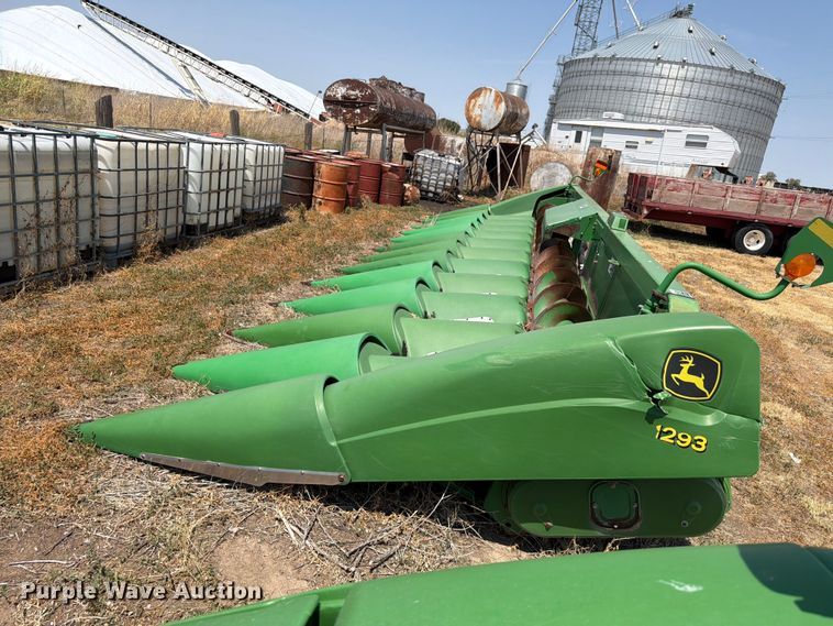 image for item EW8647 2005 John Deere 1293 corn head
