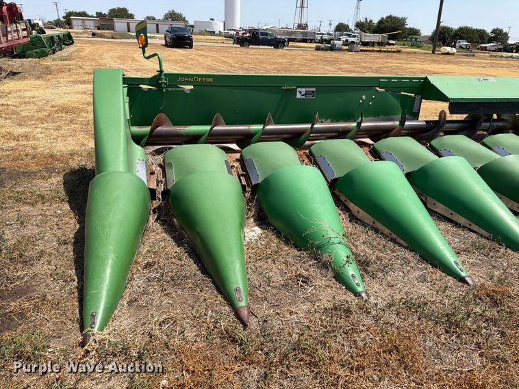 image for item EW8647 2005 John Deere 1293 corn head