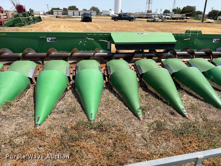 image for item EW8647 2005 John Deere 1293 corn head