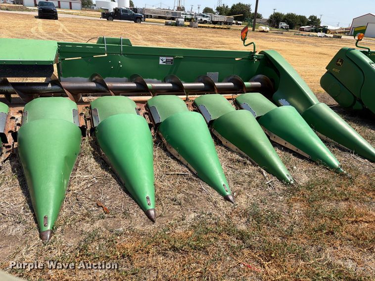 image for item EW8647 2005 John Deere 1293 corn head