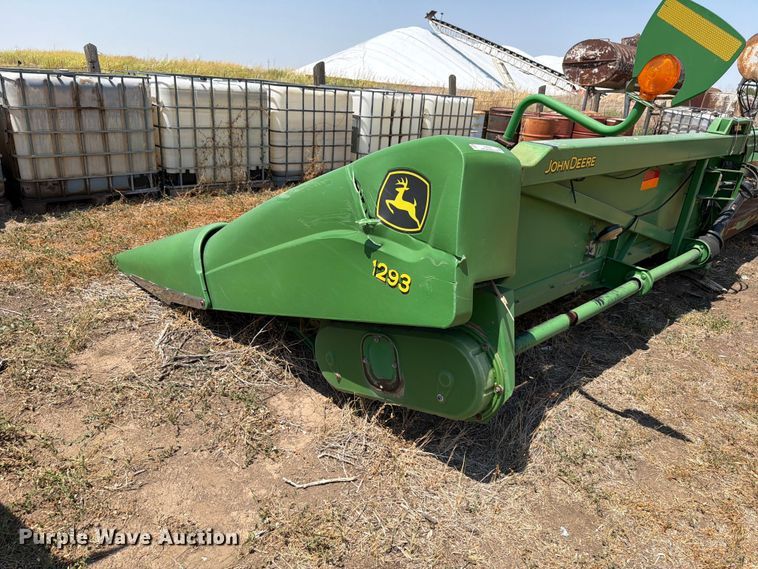 image for item EW8647 2005 John Deere 1293 corn head