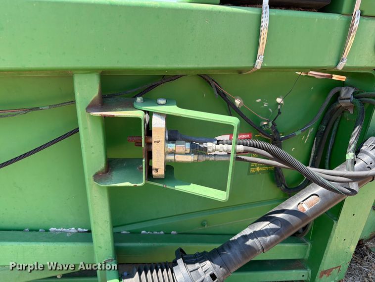 image for item EW8647 2005 John Deere 1293 corn head