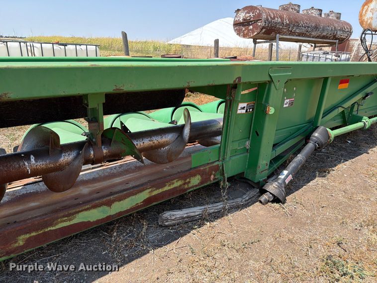 image for item EW8647 2005 John Deere 1293 corn head