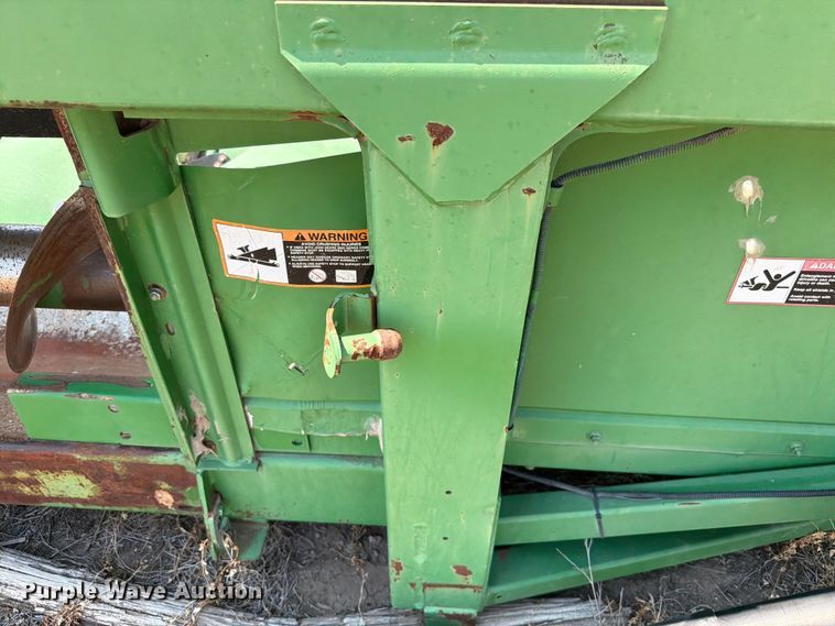 image for item EW8647 2005 John Deere 1293 corn head