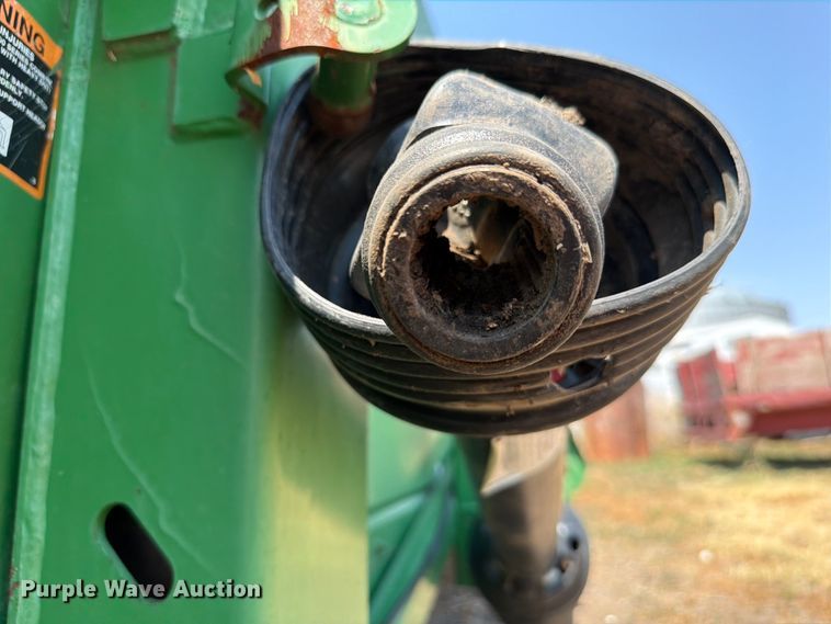 image for item EW8647 2005 John Deere 1293 corn head