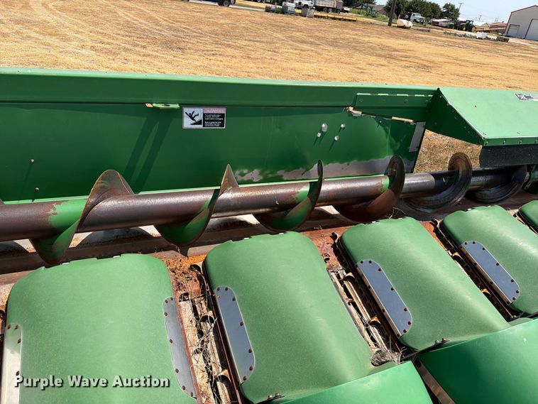 image for item EW8647 2005 John Deere 1293 corn head