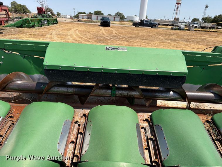 image for item EW8647 2005 John Deere 1293 corn head