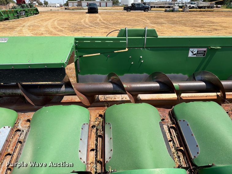 image for item EW8647 2005 John Deere 1293 corn head