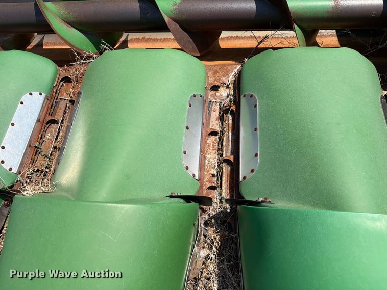 image for item EW8647 2005 John Deere 1293 corn head