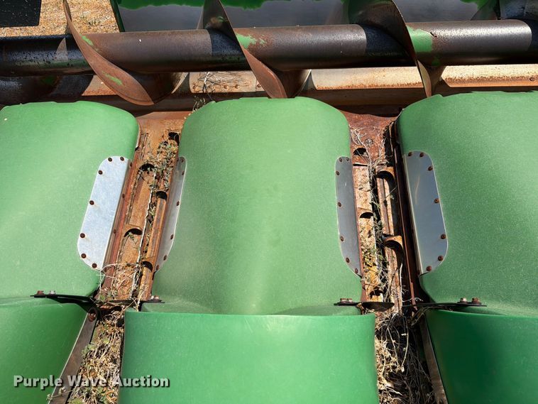 image for item EW8647 2005 John Deere 1293 corn head