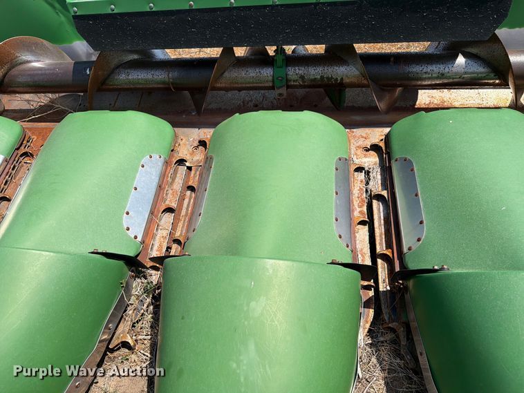 image for item EW8647 2005 John Deere 1293 corn head