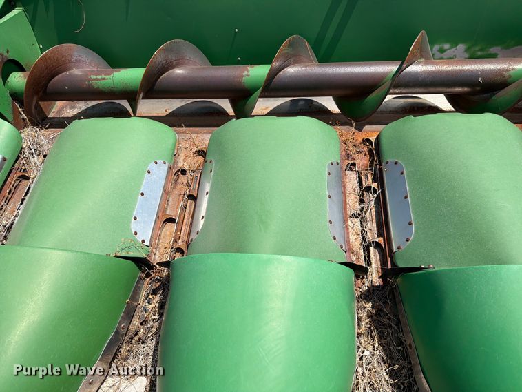 image for item EW8647 2005 John Deere 1293 corn head