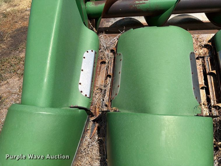 image for item EW8647 2005 John Deere 1293 corn head