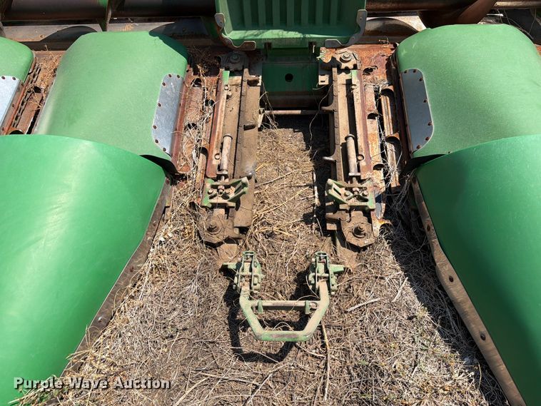 image for item EW8647 2005 John Deere 1293 corn head