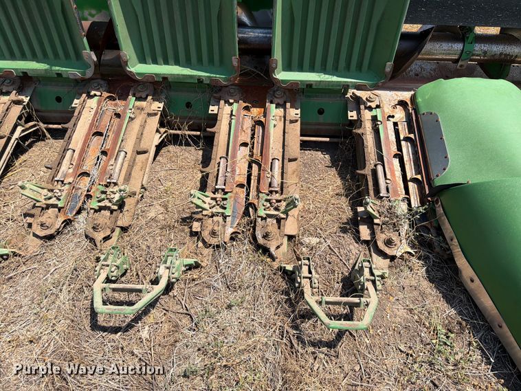 image for item EW8647 2005 John Deere 1293 corn head