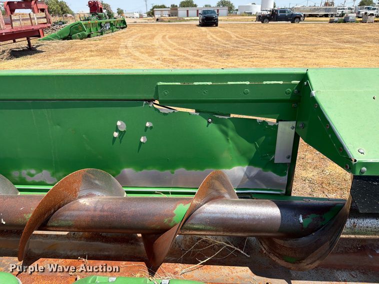 image for item EW8647 2005 John Deere 1293 corn head