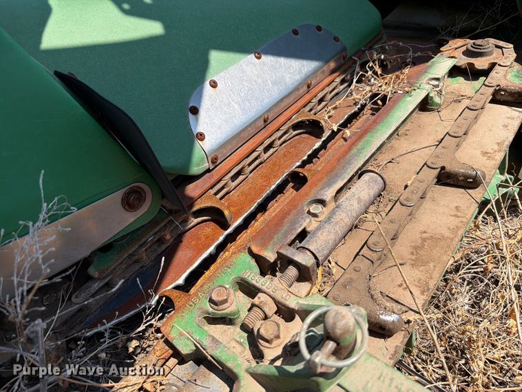 image for item EW8647 2005 John Deere 1293 corn head