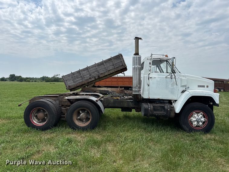 image for item EX2094 1984 GMC Brigadier semi truck