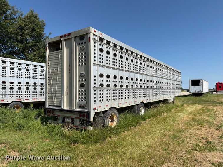 2006 M.h. Eby, Inc livestock trailer