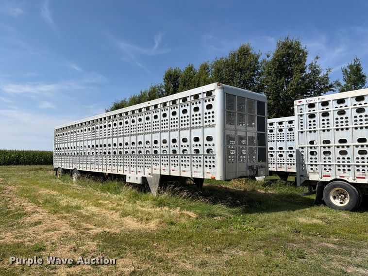 image for item FB5843 2006 M.h. Eby, Inc livestock trailer