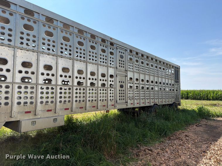 image for item FB5843 2006 M.h. Eby, Inc livestock trailer