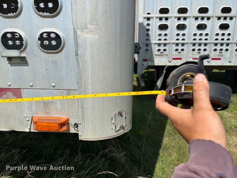 image for item FB5843 2006 M.h. Eby, Inc livestock trailer