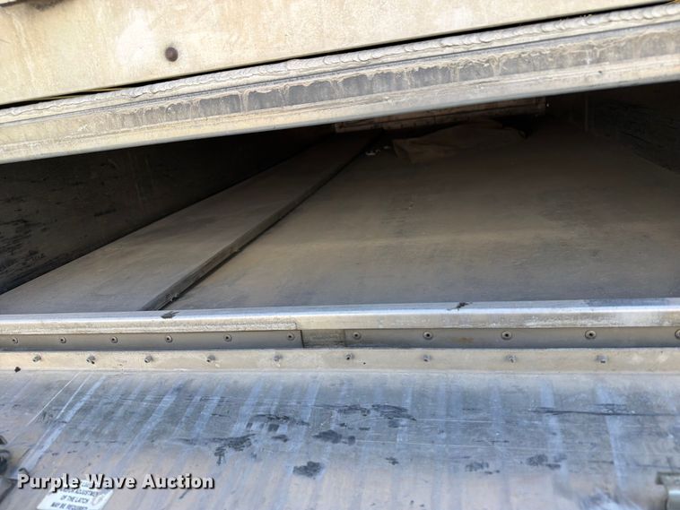 image for item FB5843 2006 M.h. Eby, Inc livestock trailer