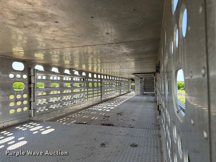 image for item FB5843 2006 M.h. Eby, Inc livestock trailer