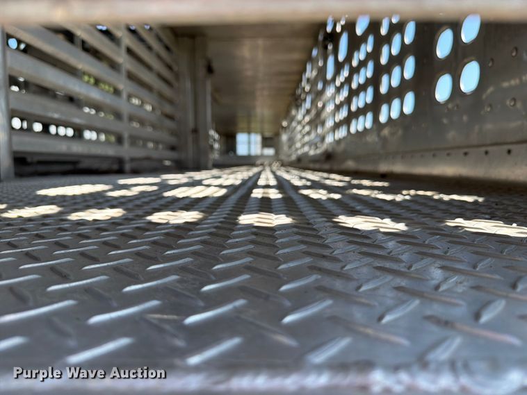 image for item FB5843 2006 M.h. Eby, Inc livestock trailer