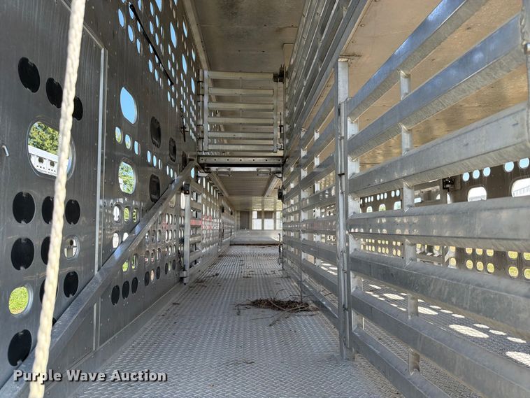 image for item FB5843 2006 M.h. Eby, Inc livestock trailer
