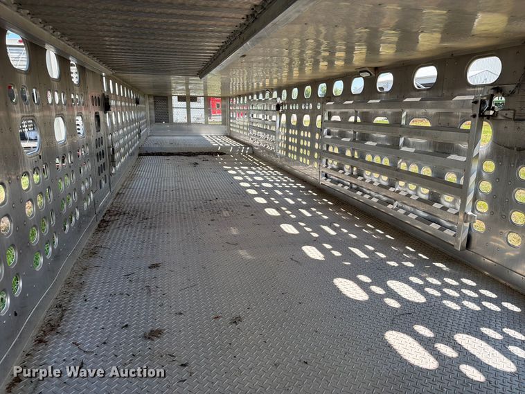 image for item FB5843 2006 M.h. Eby, Inc livestock trailer