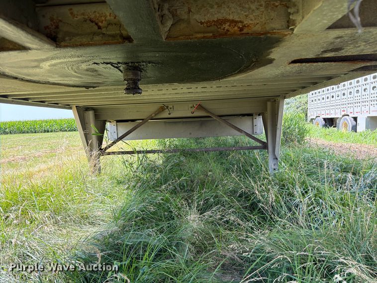 image for item FB5843 2006 M.h. Eby, Inc livestock trailer