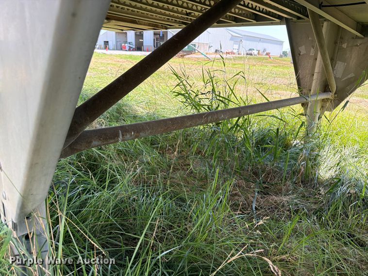 image for item FB5843 2006 M.h. Eby, Inc livestock trailer