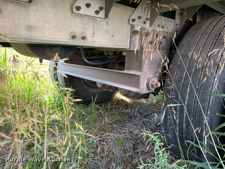 image for item FB5843 2006 M.h. Eby, Inc livestock trailer