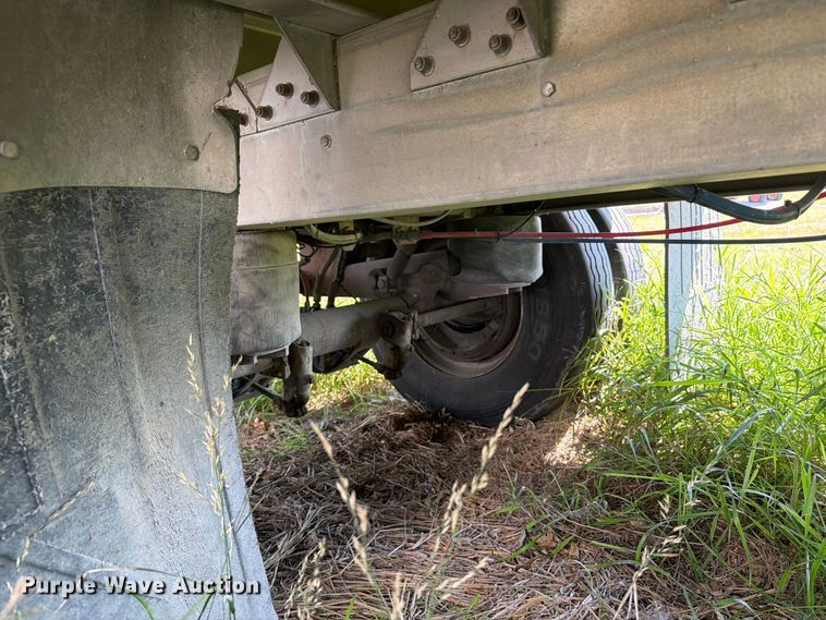 image for item FB5843 2006 M.h. Eby, Inc livestock trailer