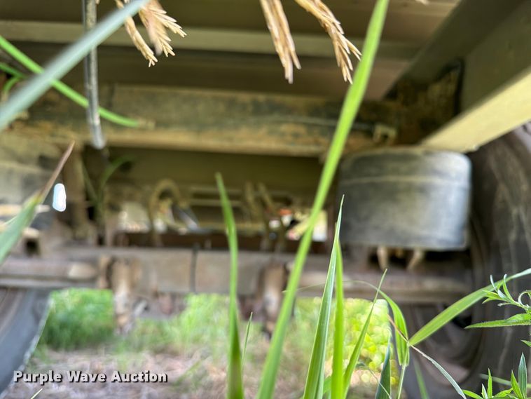 image for item FB5843 2006 M.h. Eby, Inc livestock trailer