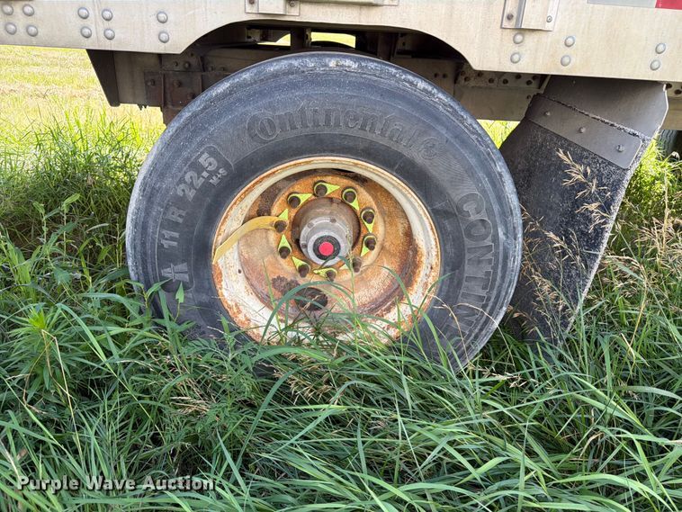 image for item FB5843 2006 M.h. Eby, Inc livestock trailer