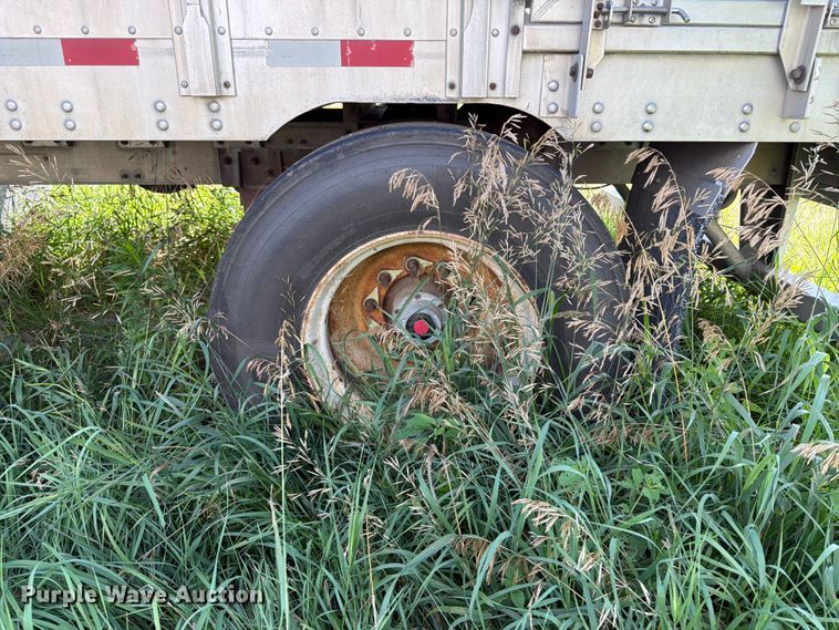 image for item FB5843 2006 M.h. Eby, Inc livestock trailer