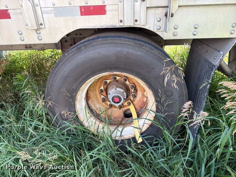 image for item FB5843 2006 M.h. Eby, Inc livestock trailer
