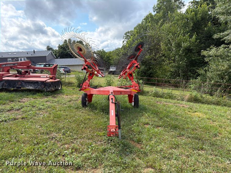 image for item FB5870 Kuhn Knight SR112 hay rake